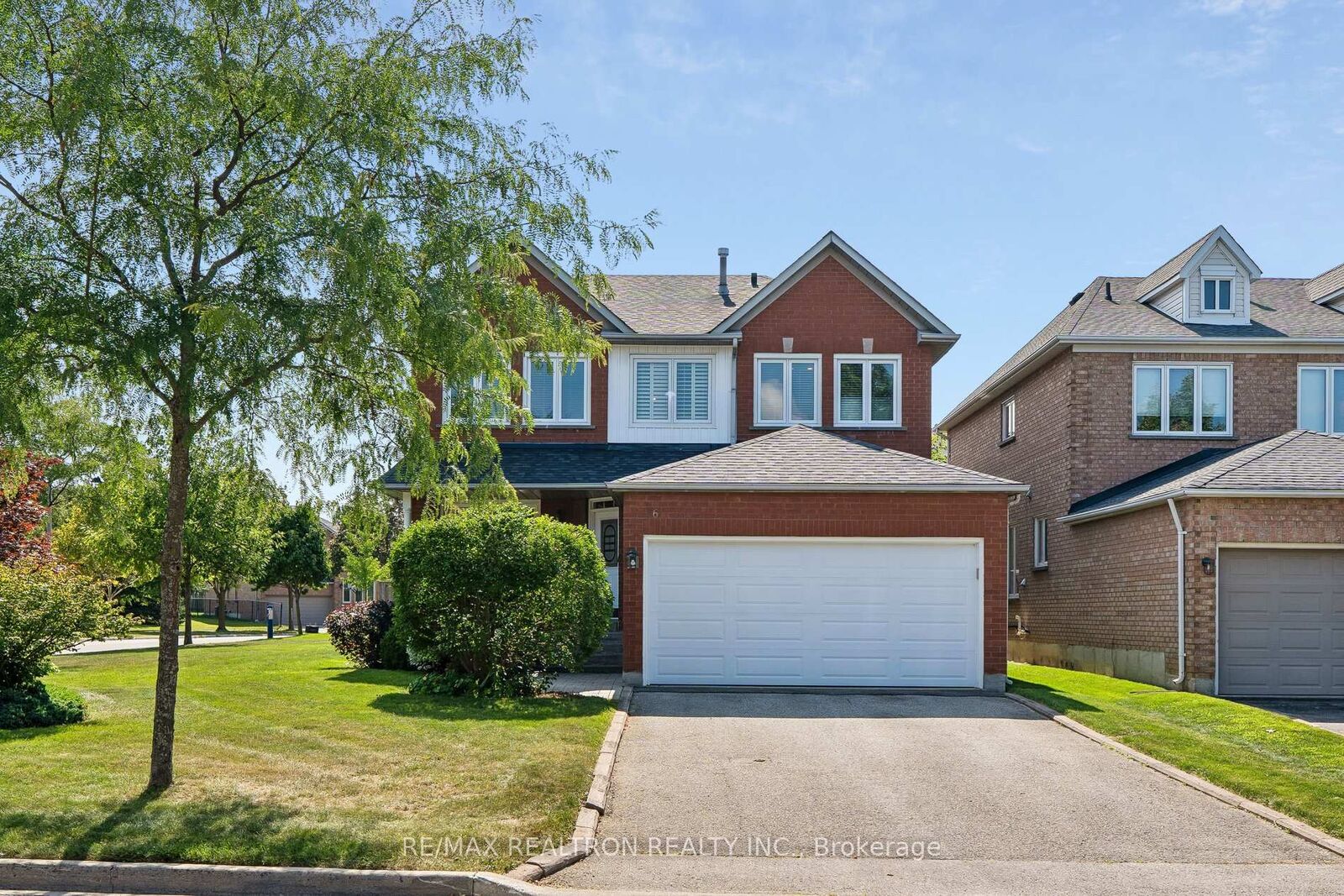 Property Photo: 76 Ventura Way ON L4J 7T4
