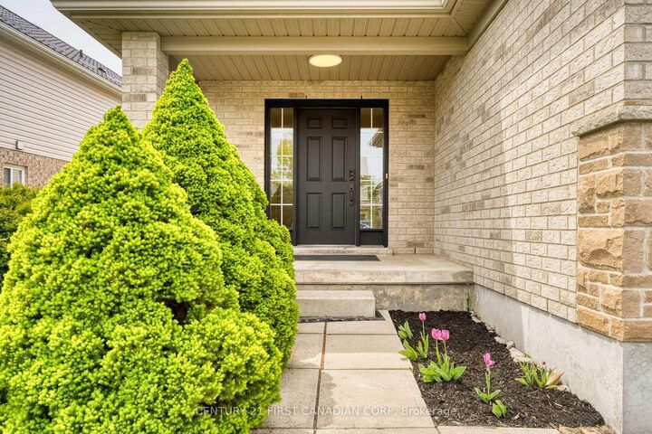 Property Photo:  799 Oakcrossing Road  ON N6H 5V9 