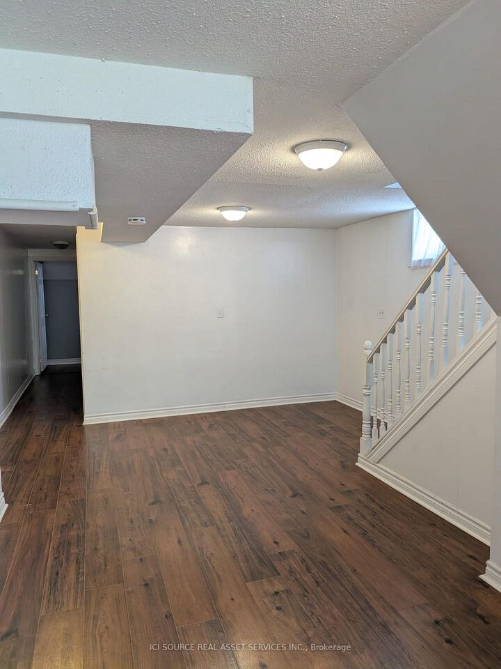Property Photo:  61 Darlingside Drive Lower  ON M1E 3P2 