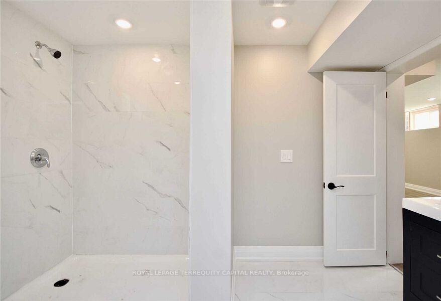 Photo de la propriété:  192 Wellington Street E Lower  ON L4M 2C8 