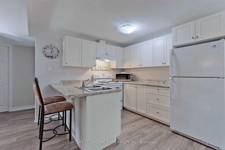 Photo de la propriété:  308 Elgin Street W  ON L1J 2P3 