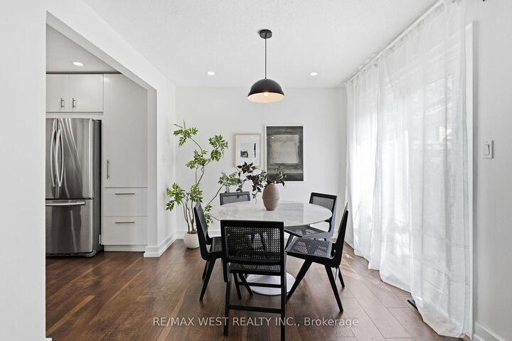 Property Photo: 6650 Falconer Drive 112 ON L5N 1B5