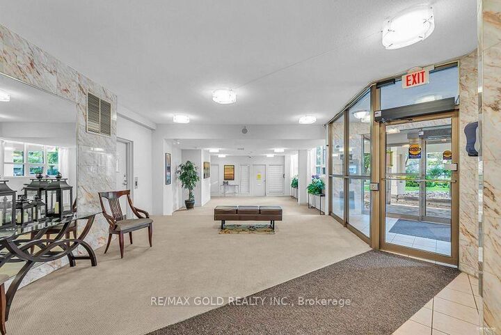 Property Photo: 2323 Confederation Parkway 1204 ON L5B 1R6