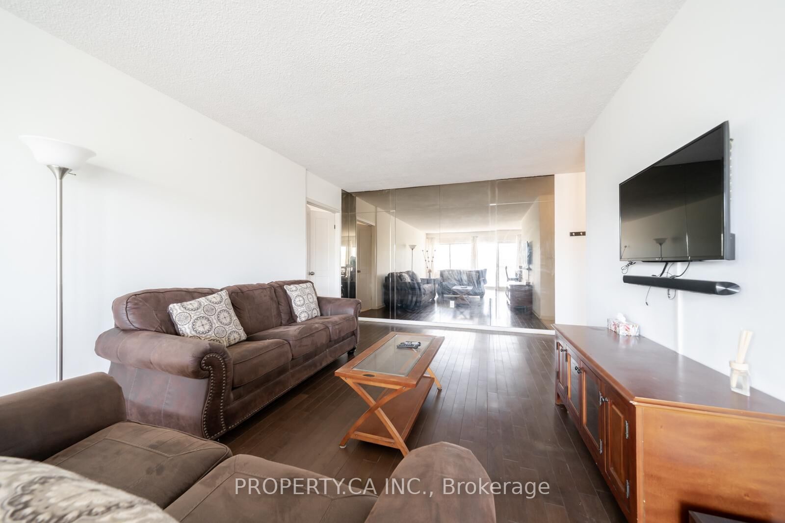 Property Photo:  45 Westmount Road N 404  ON N2L 2R3 