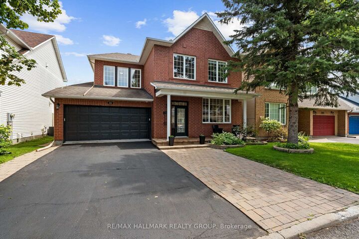 Property Photo: 2104 Sandy Oaks Drive ON K1W 1H5
