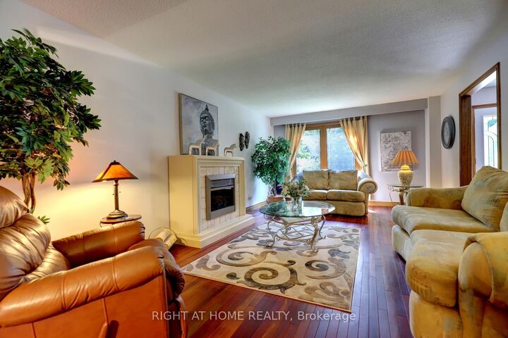 Property Photo: 1412 Carmen Drive ON L5G 3Z1