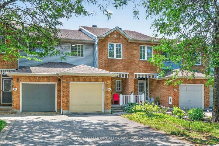 24 Gray Crescent — photo 1