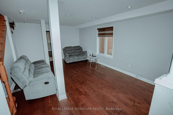 Property Photo:  945 Mandolin Place  ON L5W 1S3 
