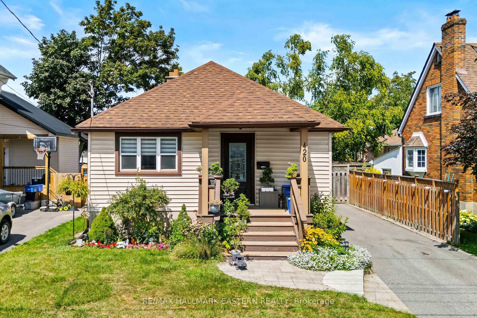 Property Photo: 420 Edison Avenue ON K9J 4G3