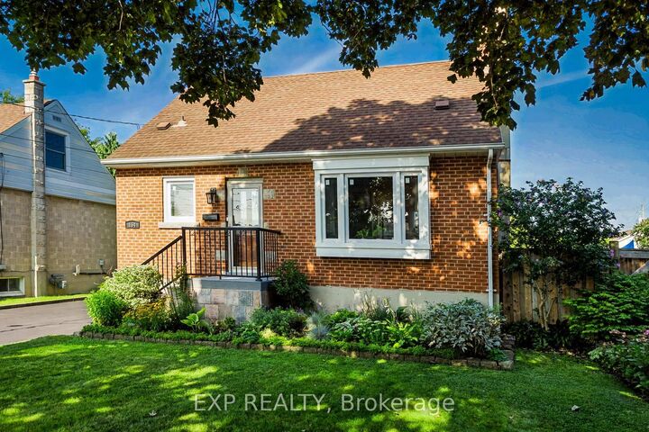 Property Photo:  164 Charlotte Street  ON L8K 4V4 