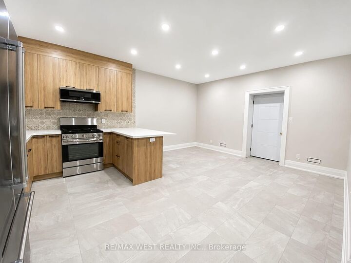 Property Photo:  58 Aura Lea Boulevard Basement  ON M9M 1K5 