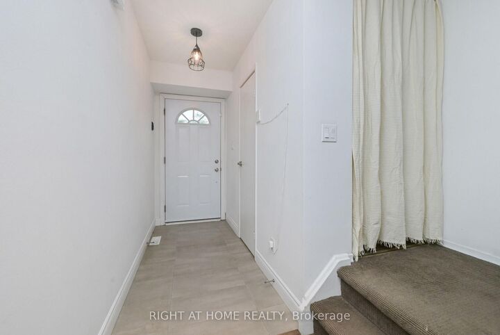 Property Photo: 2120 Rathburn Road E 32 ON L4W 2S8