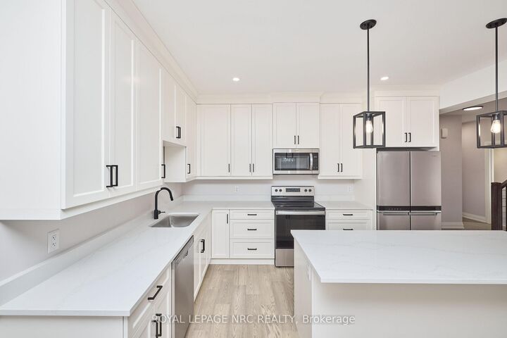 Property Photo:  196 Hodgkins Avenue  ON L2V 0M6 