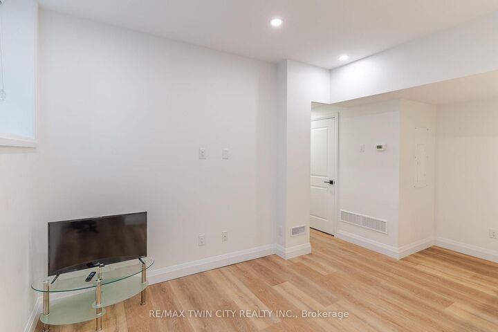 Property Photo:  825 Stirling Avenue S 4  ON N2M 3K4 