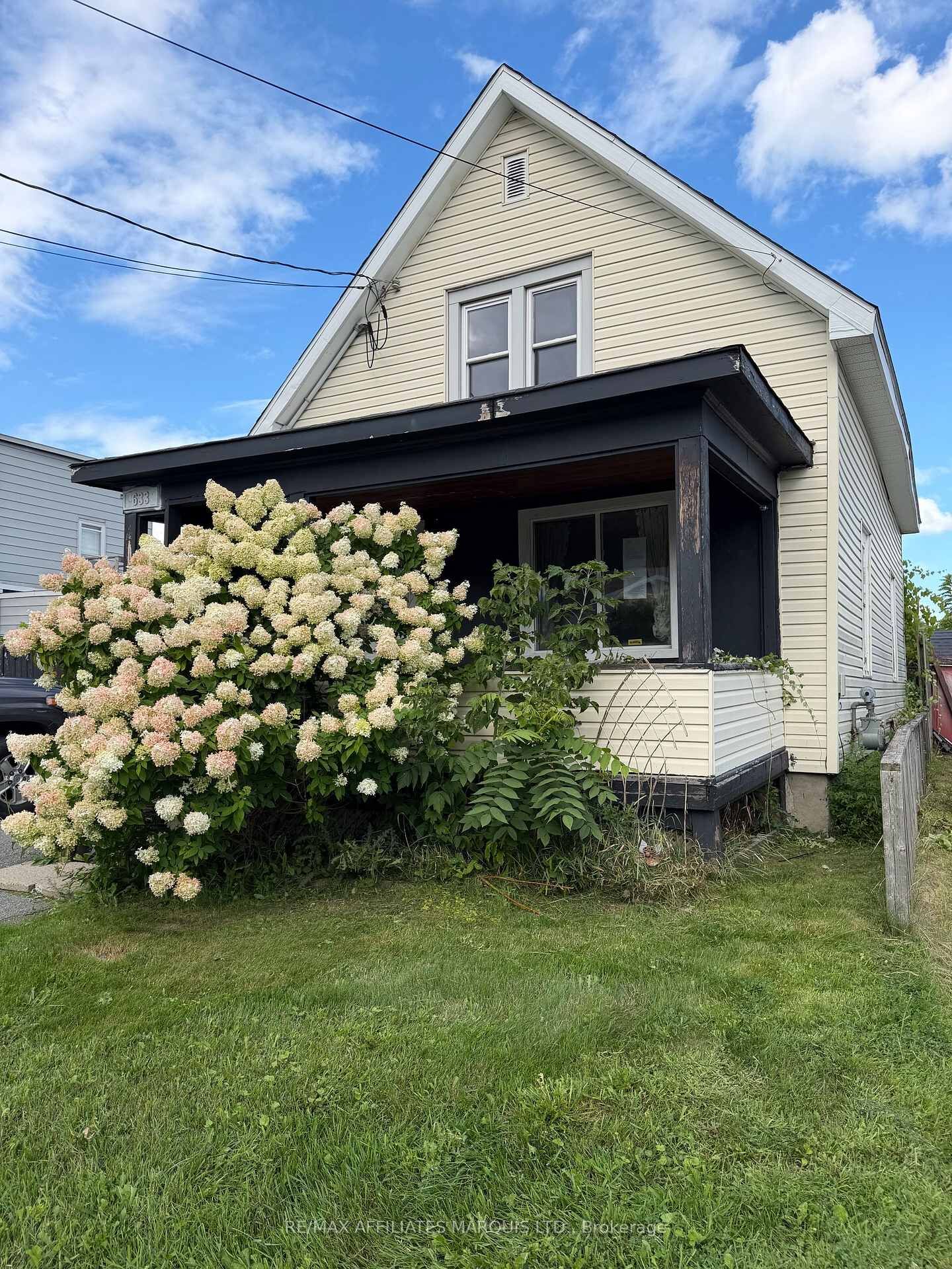 Property Photo:  633 Augustus Street S  ON K6J 3X2 