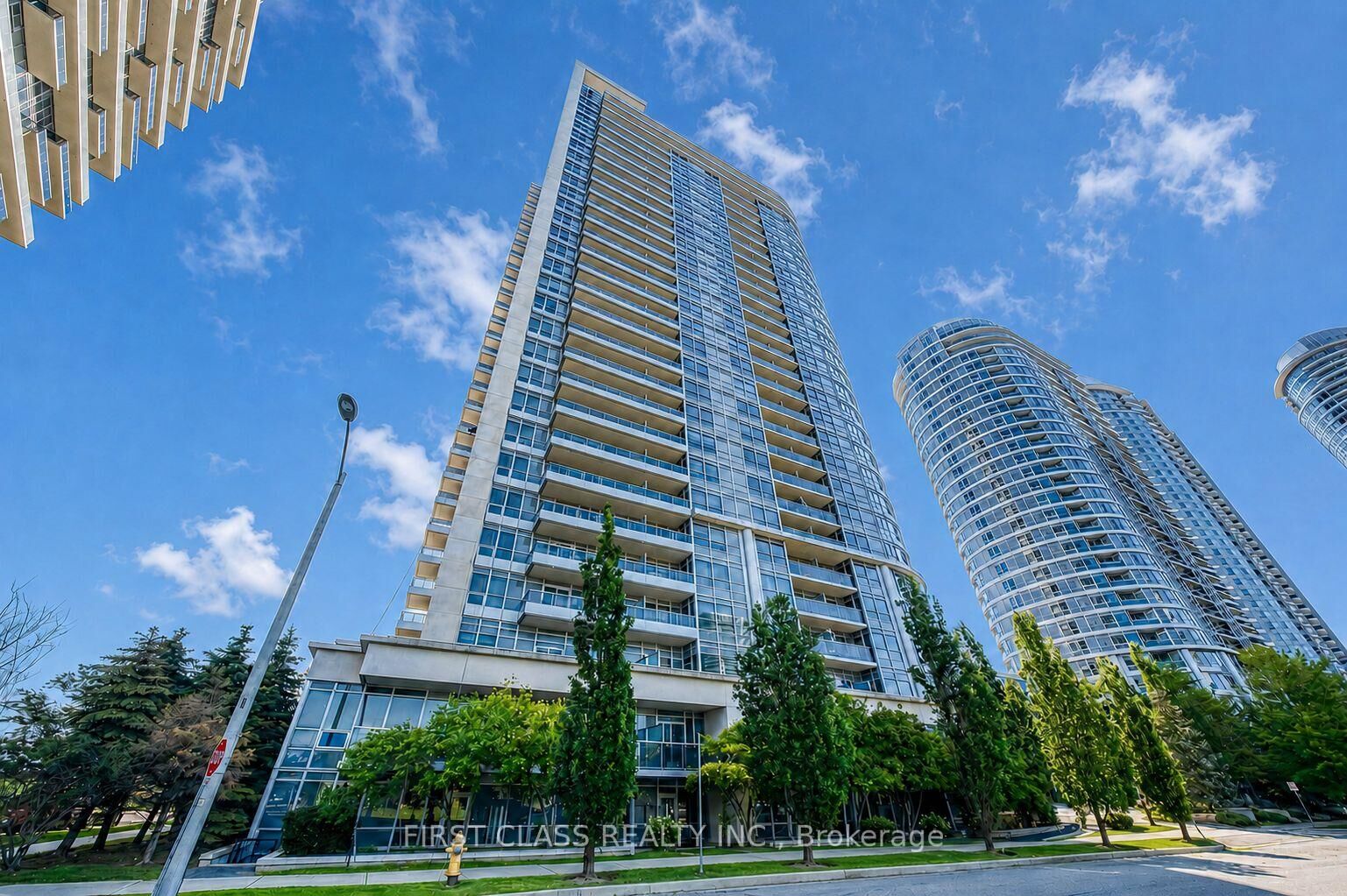 Property Photo: 181 Village Green Square 1719 ON M1S 0K6