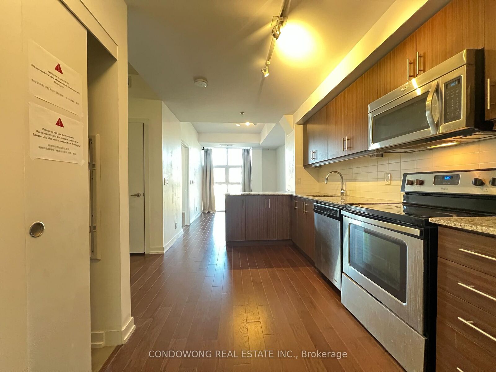 Property Photo:  10 Willison Square 1012  ON M5T 0A8 