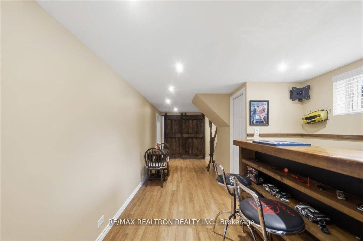Property Photo:  1568 Asgard Drive  ON L5E 2B8 