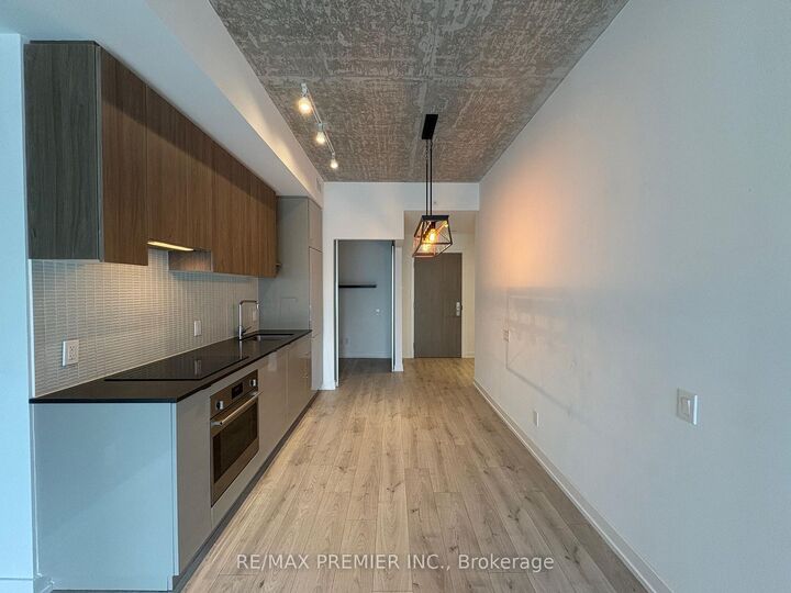 Property Photo:  161 Roehampton Avenue 206  ON M3P 1P9 
