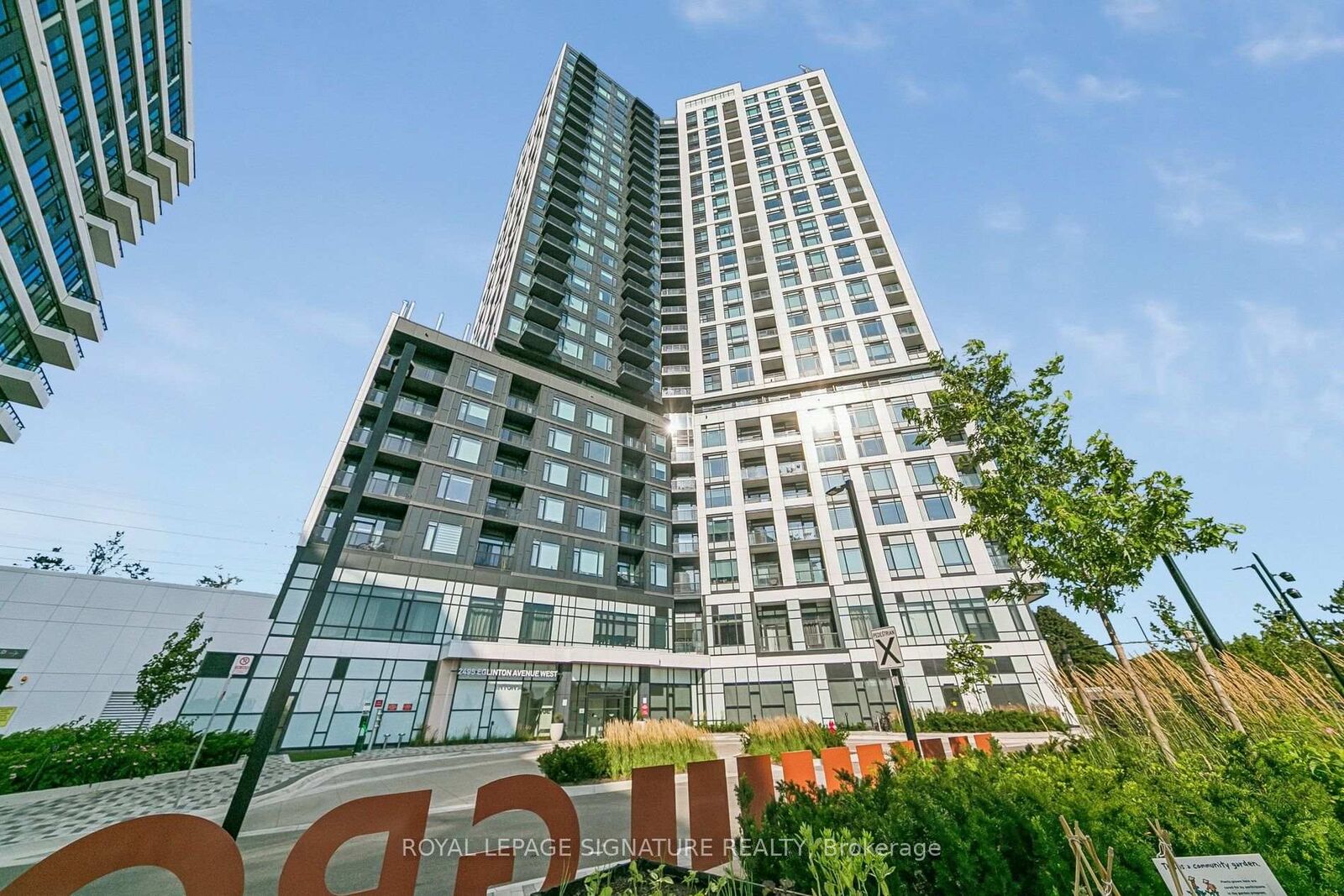 Property Photo:  2495 Eglinton Avenue W 2403  ON L5M 2T2 