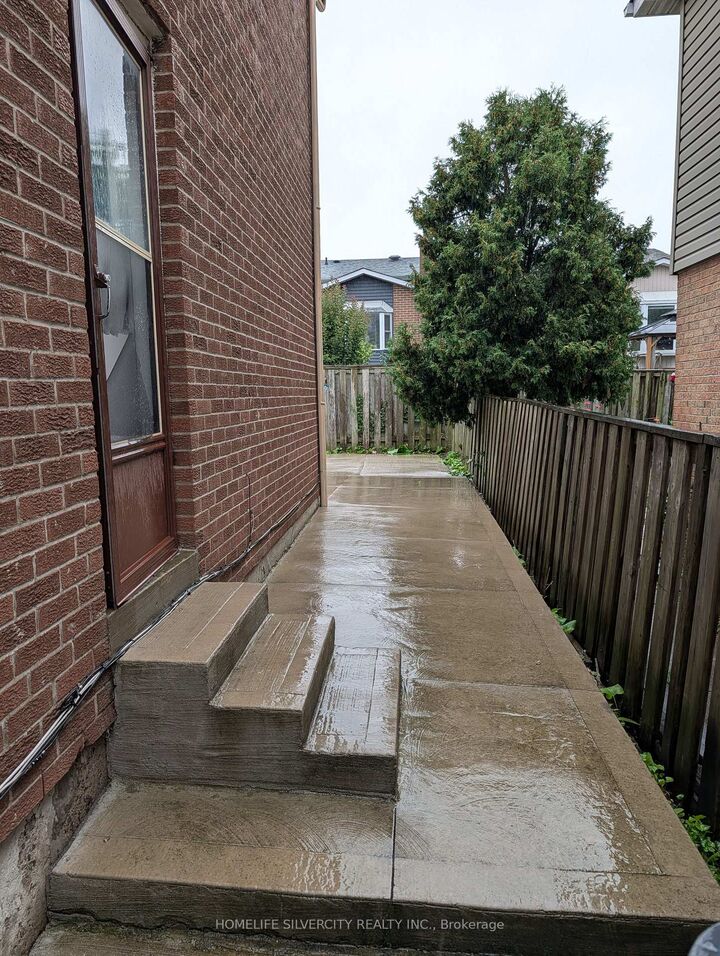 Property Photo:  117 Simmons Boulevard  ON L6V 3X4 