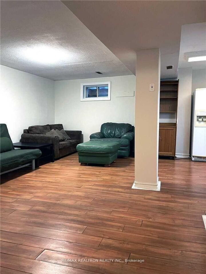 Property Photo: 20 McNairn Court Bsmt ON L4C 5X1
