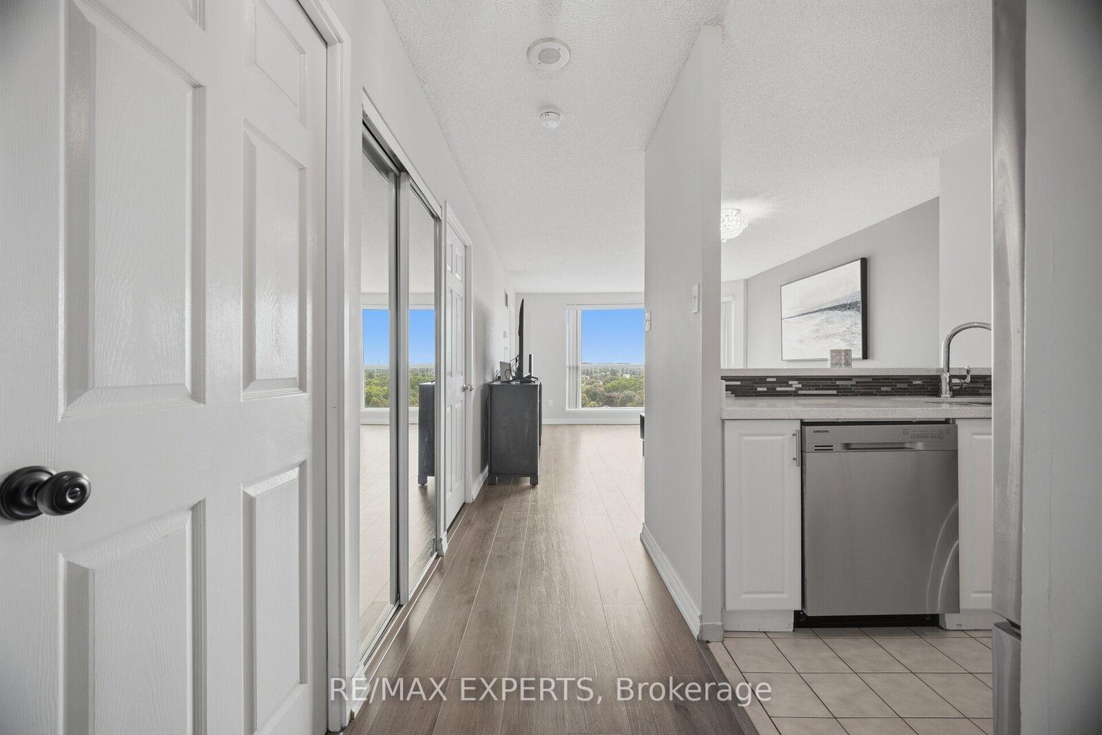 Property Photo:  2155 Burnhamthorpe Road W 1408  ON L5L 5P4 