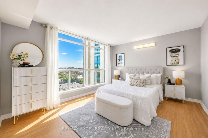 Property Photo:  340 Watson Street 916  ON L1N 9G1 