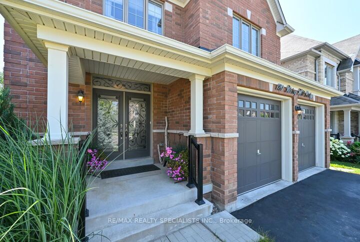 Property Photo: 120 Rising Hill Ridge ON L6Y 6B2