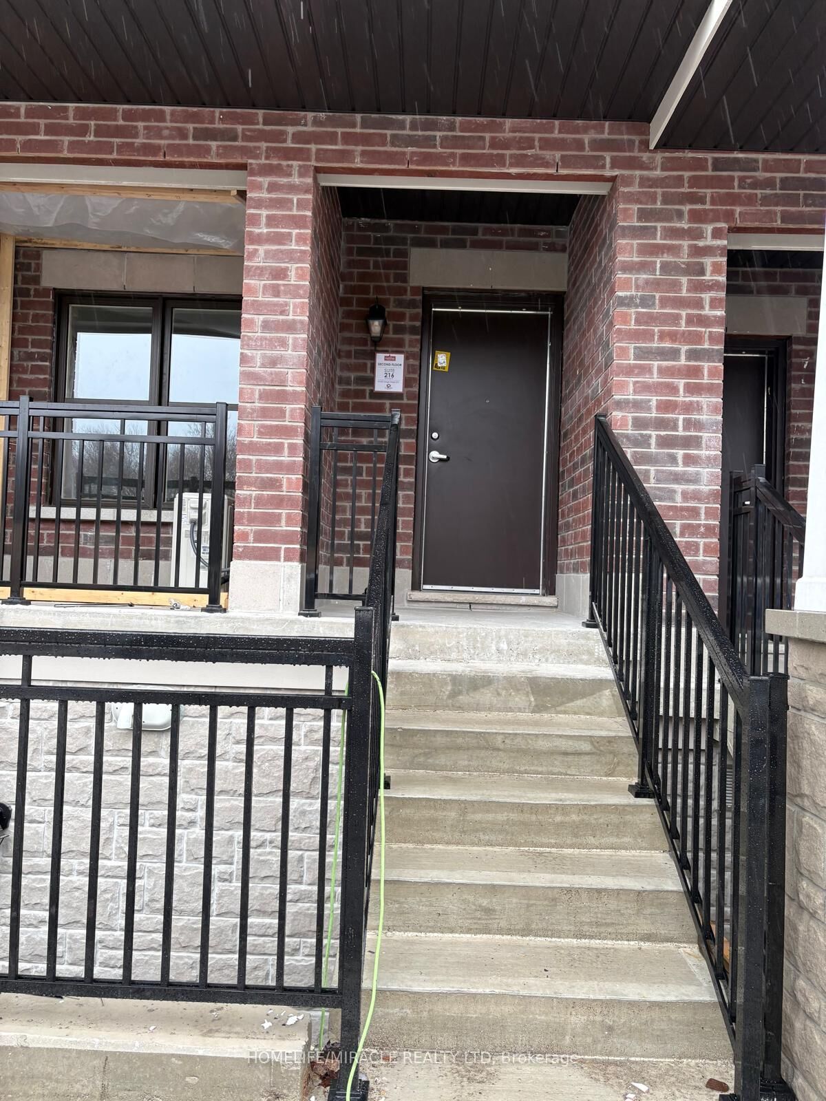 Property Photo: 15100 Yonge Street 211 ON L4G 4C8