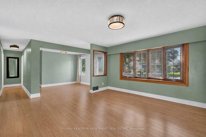 Property Photo:  601 Conacher Drive  ON M2M 3M9 