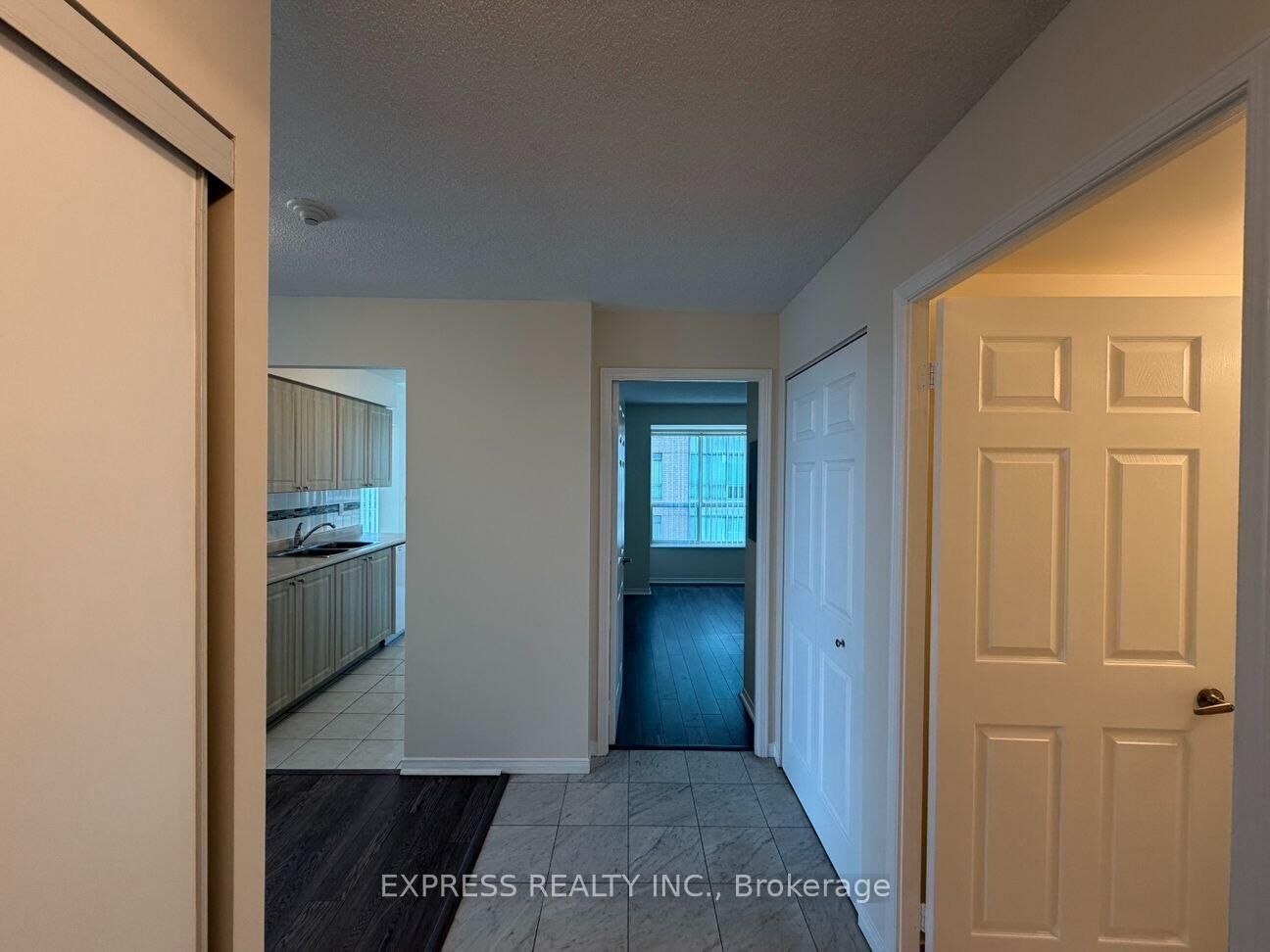 Property Photo:  39 Pemberton Avenue Ph11  ON M2M 4L6 
