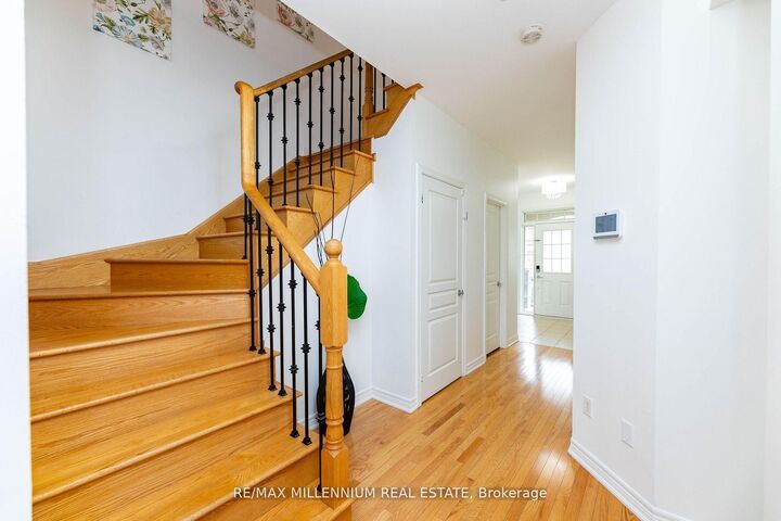 Property Photo:  9 Pendulum Circle  ON L6R 3N5 
