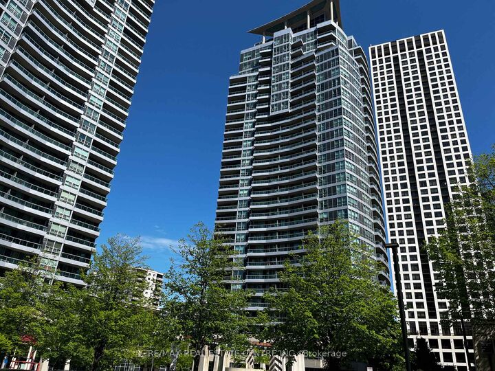 Property Photo:  33 Elm Drive E 1010  ON L5B 4M2 