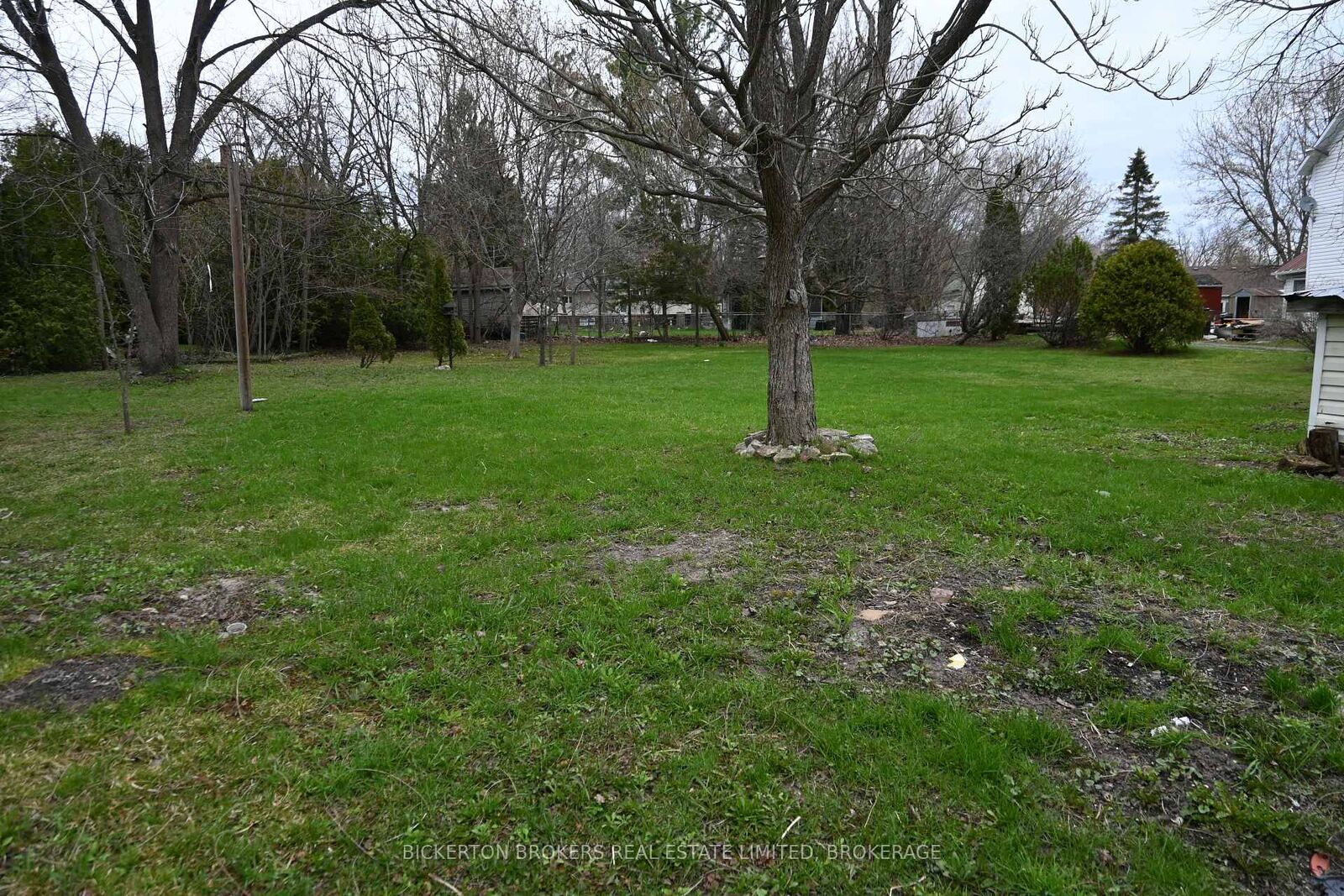 Property Photo: 20 Grand Trunk Avenue ON K0E 1L0