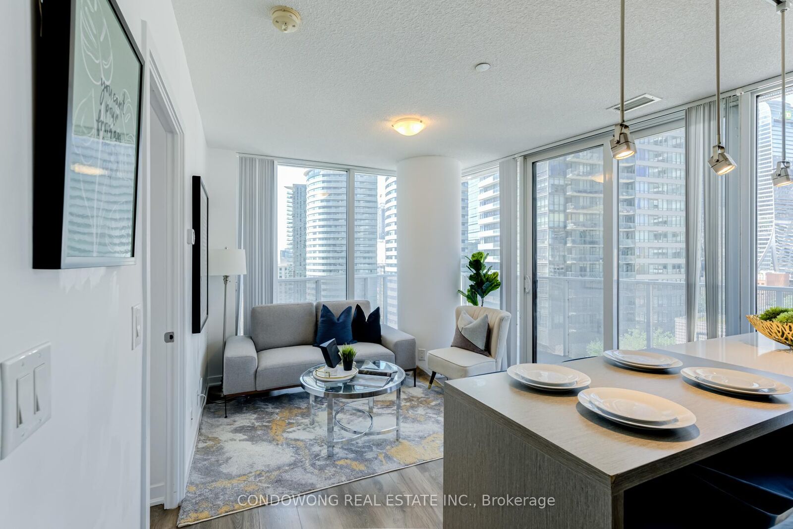 Property Photo: 100 Harbour Street 1702 ON M5J 0B5