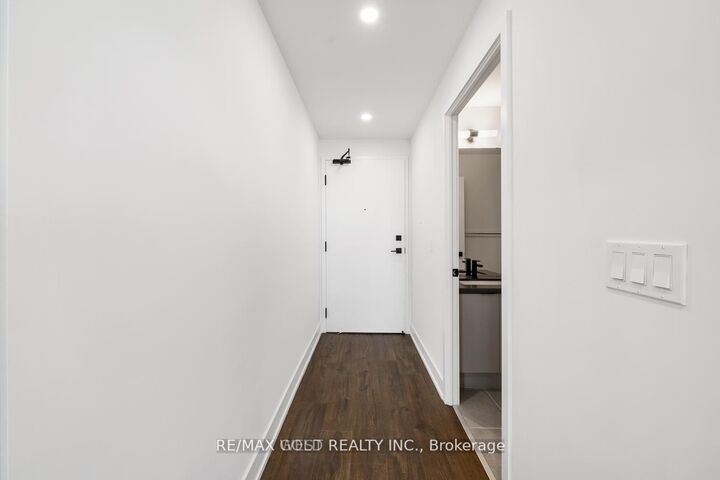 Property Photo:  2489 Taunton Road 716  ON L6H 3R9 