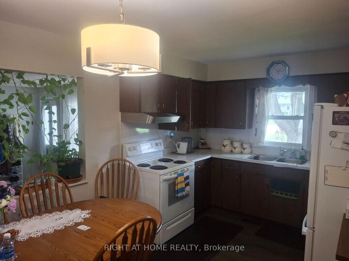 Property Photo: 717 Mersea Rd 6 Road E ON N8H 3V8