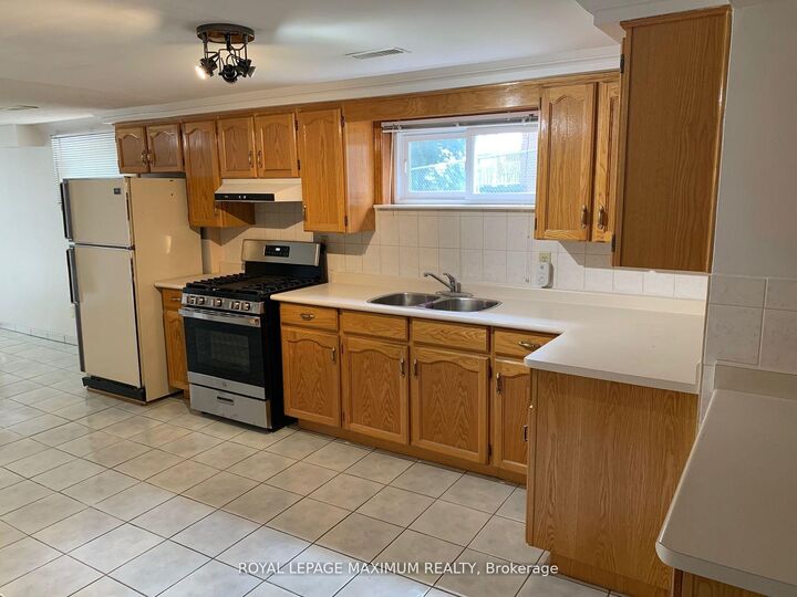 Property Photo:  155 Rainbow Drive  ON L4L 2K8 