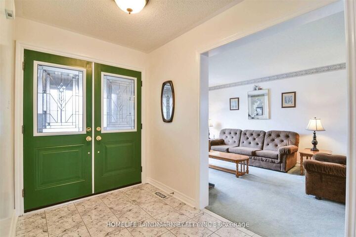 Property Photo:  2914 Peacock Drive  ON L5M 5S2 