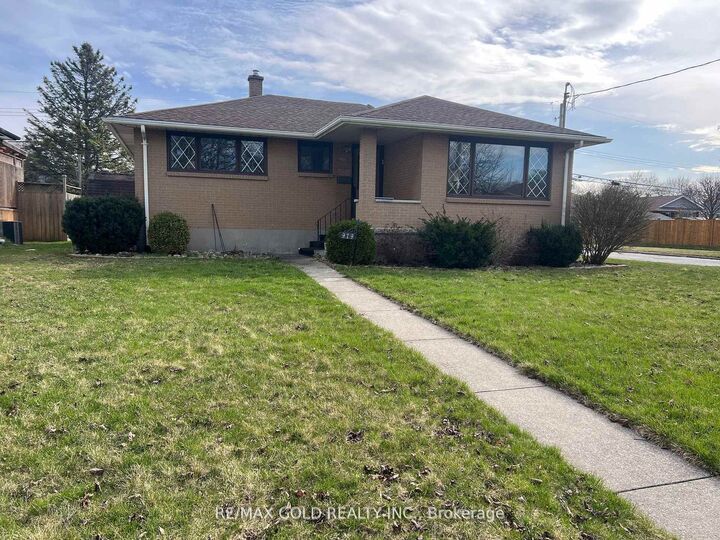 Property Photo: 979 Wellington Street ON N7S 1E2