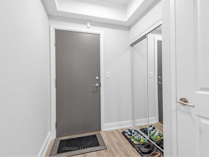 Property Photo: 9600 Yonge Street 311B ON L4C 0X3