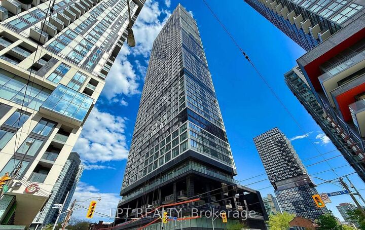 181 Dundas Street E 807 — photo 1