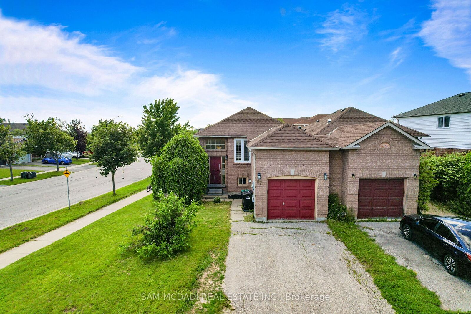 Property Photo: 87 Rundle Crescent ON L4N 8E6