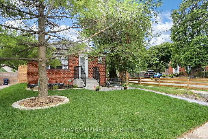Property Photo:  37 Silvercrest Avenue  ON M8W 2S3 