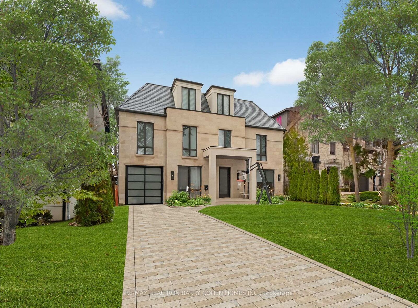 Property Photo: 4 Forest Wood ON M5N 2V6