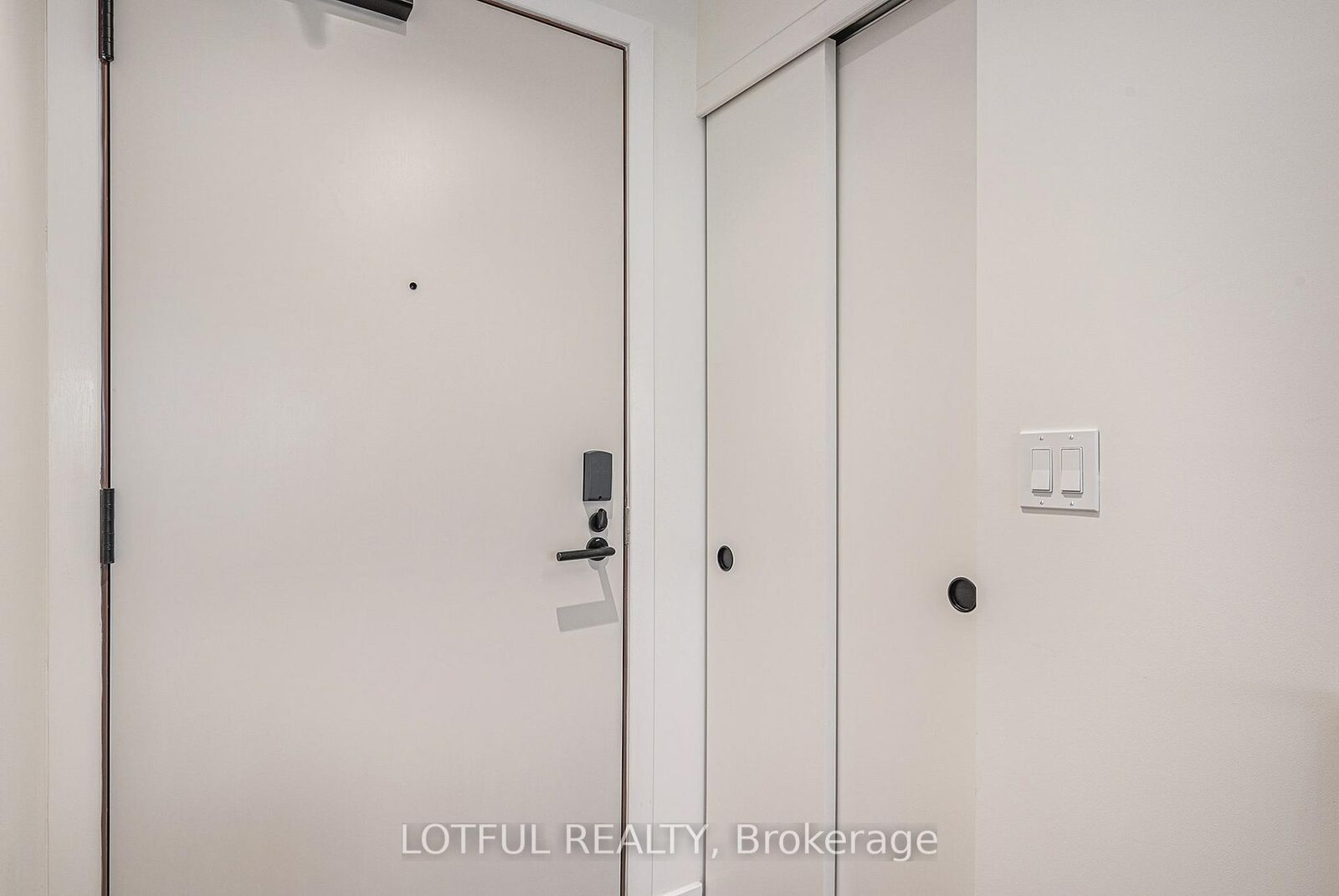 Property Photo:  560 Rideau Street 1305  ON K1N 5Z8 