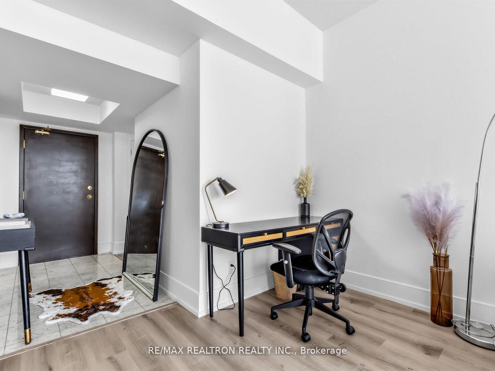 Property Photo:  500 Glencairn Avenue 503  ON M6B 1Z1 