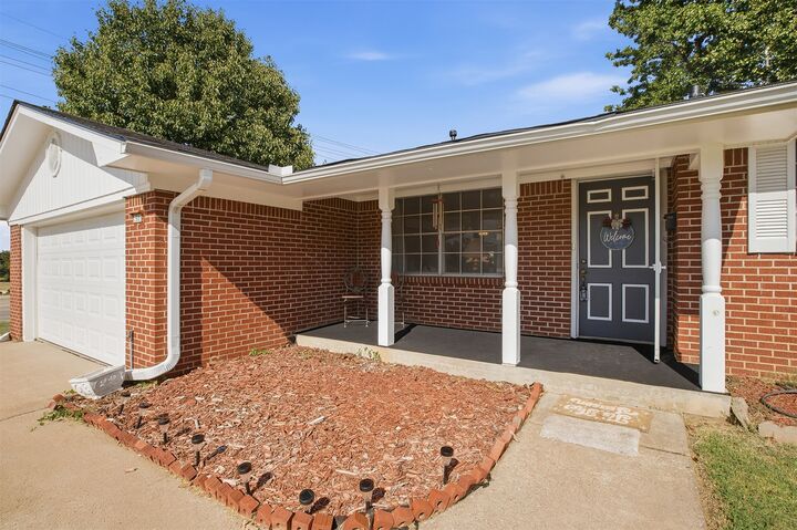 Property Photo: 1505 S 77th East OK 74112