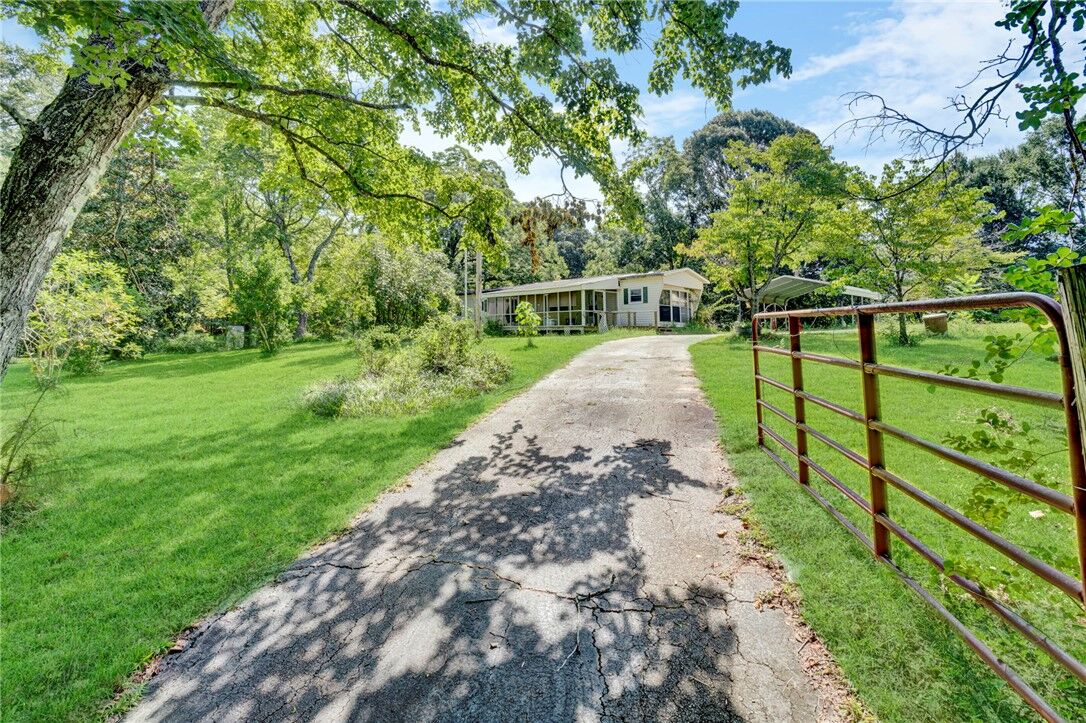 Property Photo:  1504 Park Ridge Drive  SC 29672 